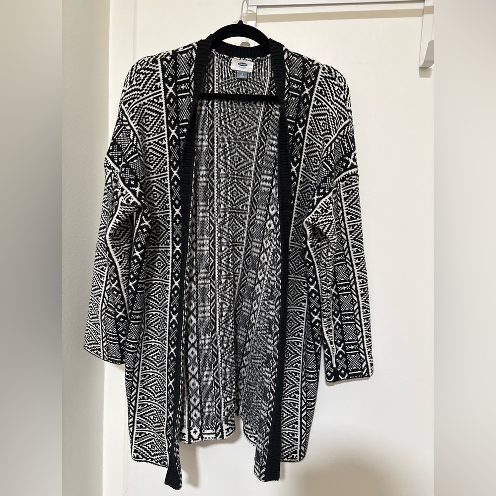 Old Navy Black and White Knit tribal geometric print Sweater